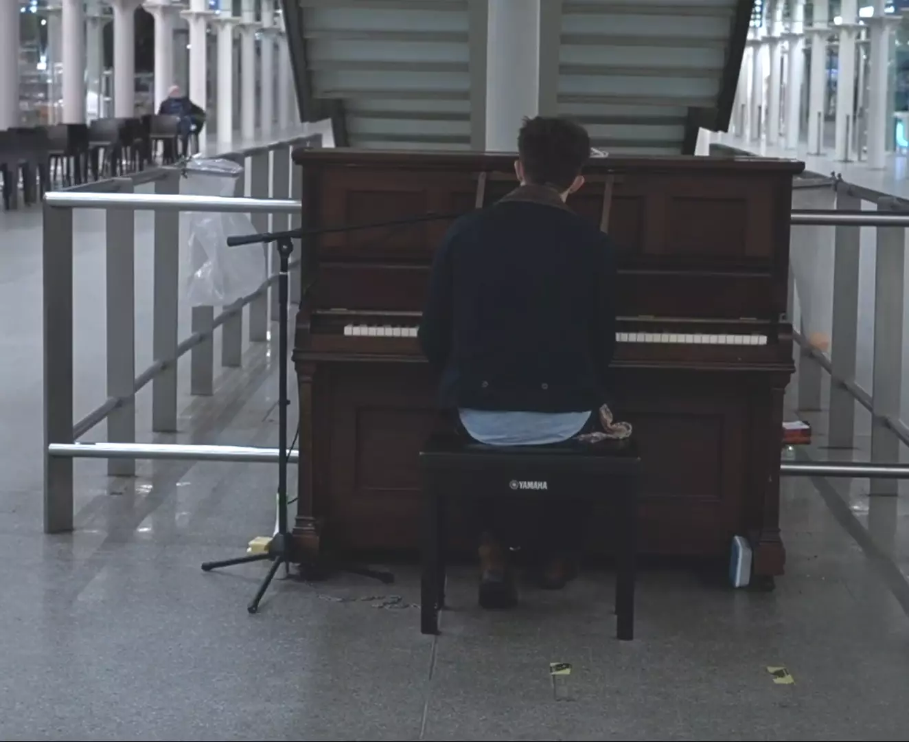 Stephen Ridley playing and singing "Imagine" in Paddington station