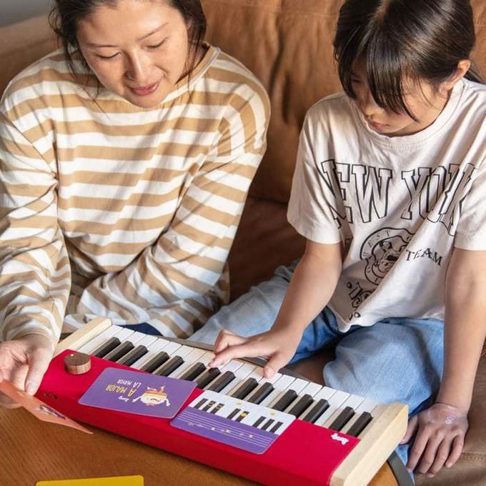 Family playing Loog piano