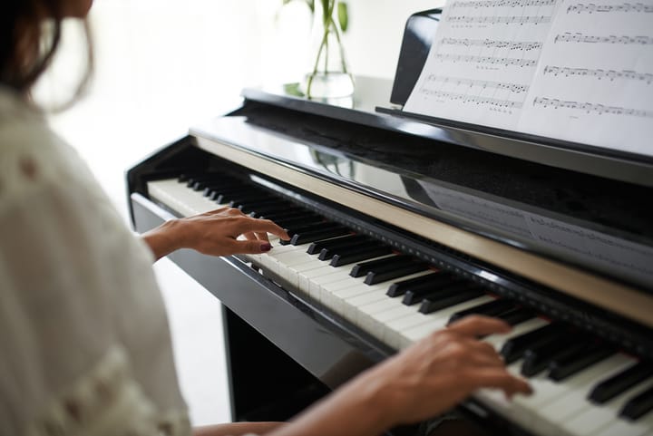 Learning the piano by yourself